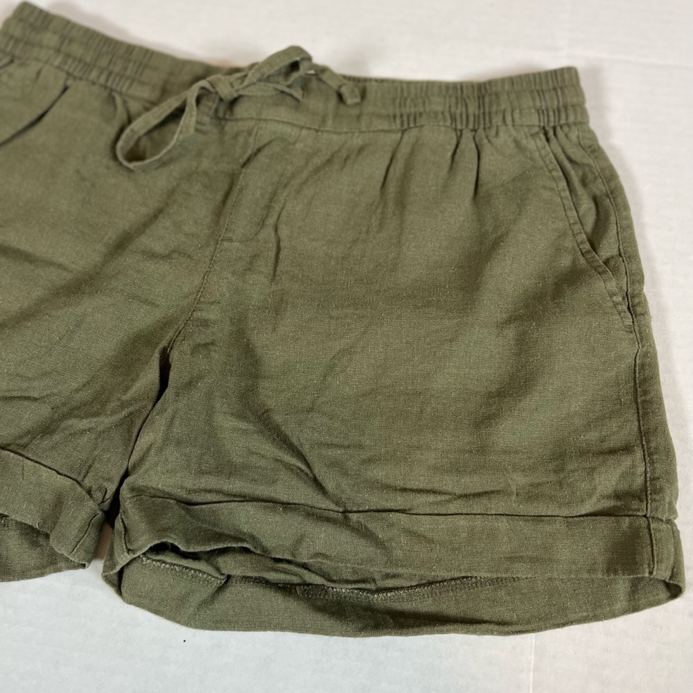 Green Old Navy shorts